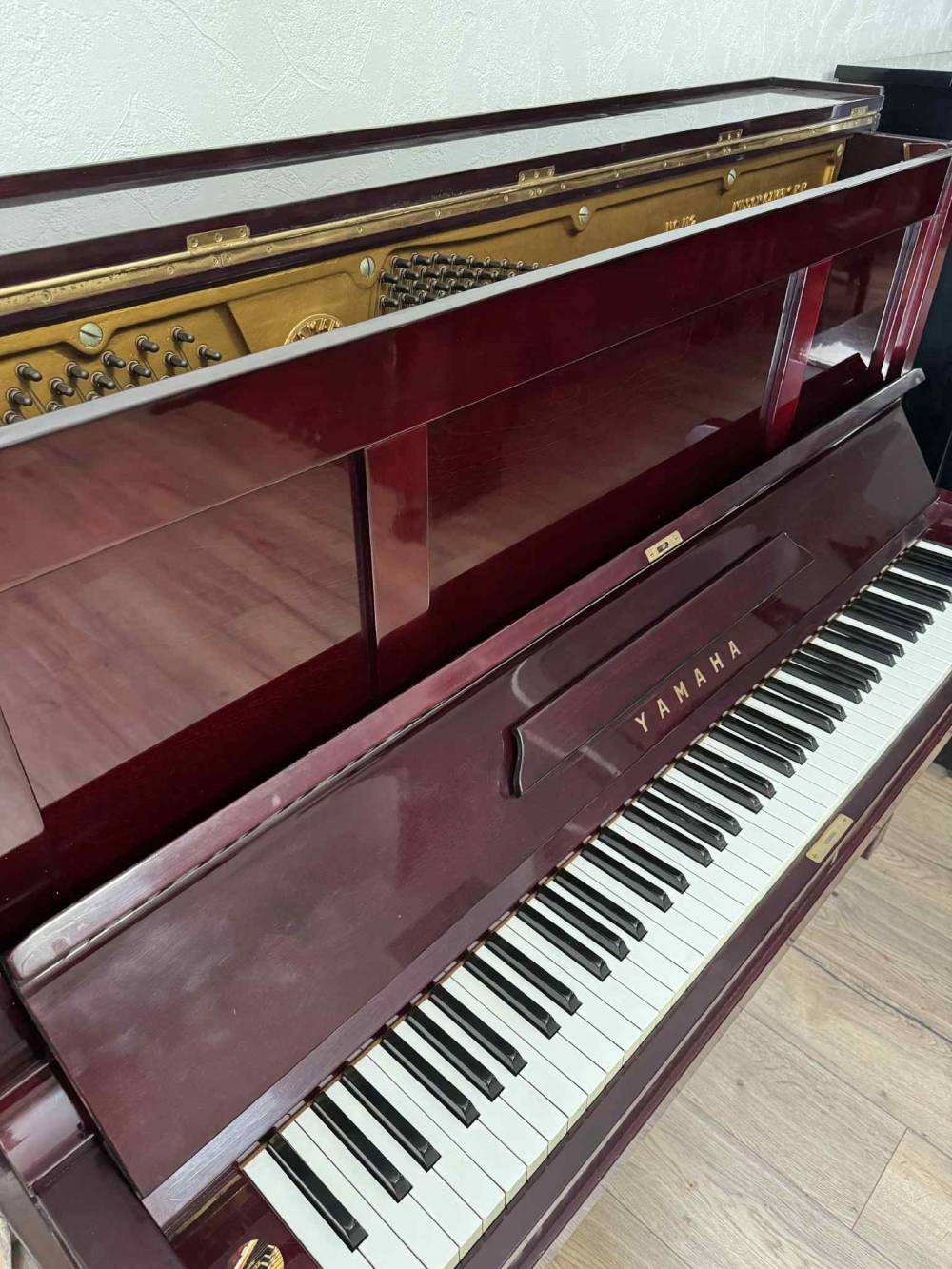 Yamaha U2 3