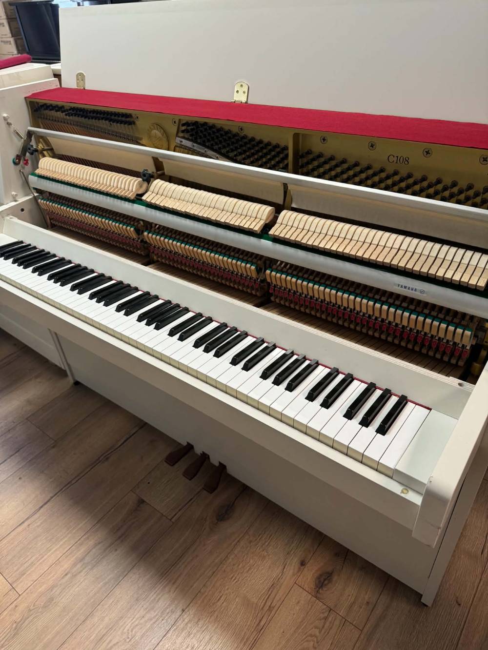 Yamaha c108